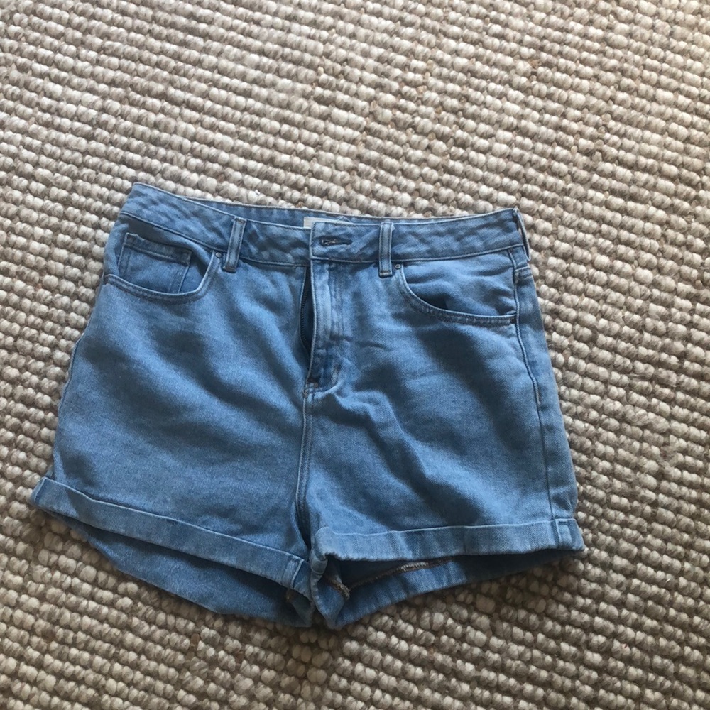 Light wash mom jean shorts